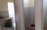 In-room Bathroom 6 Homestay Syariah Hj Mira