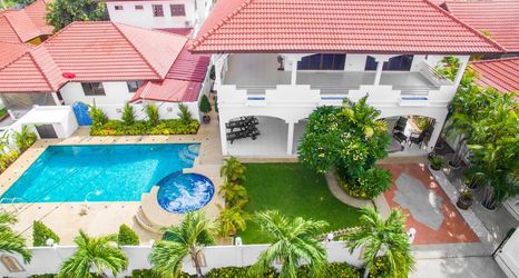 Bangunan 2 Royal Park Villa