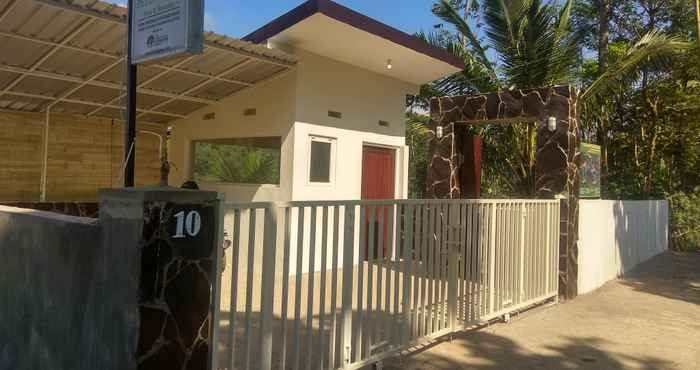 Bên ngoài Petungsewu Wagir Homestay