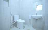 In-room Bathroom 7 Comfort Stay Saphire Meruya (SYARIAH)