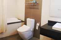 Toilet Kamar HNC Premier Hotel & Residences