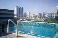 Kolam Renang Greenview Ekkamai10 Residence