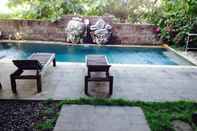 Swimming Pool Villa Royal Puncak