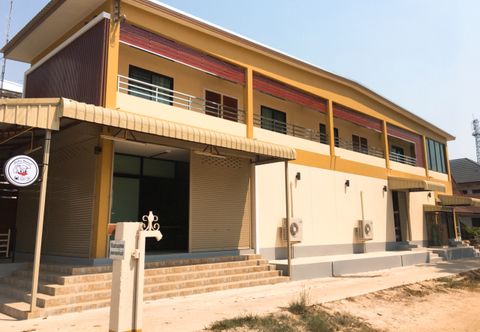 Exterior Check in Eatery