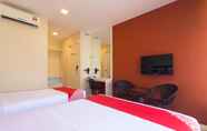 Kamar Tidur 5 SUPER OYO 1145 Lea Guest House & Cafe