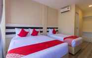 Bilik Tidur 3 SUPER OYO 1145 Lea Guest House & Cafe