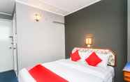 Bedroom 5 SUPER OYO 1026 Hotel Lutana