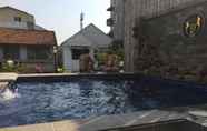 Kolam Renang 5 Number 9 Hotel