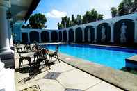 Swimming Pool Kapis Mansions Hotel