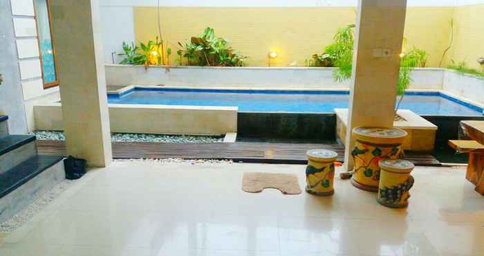 Kolam Renang Ananta House