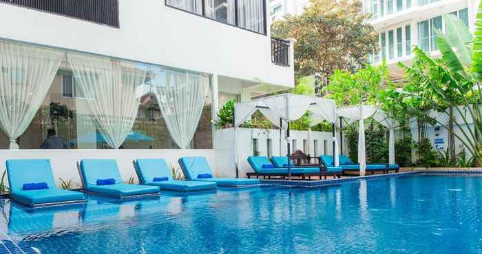 Kolam Renang Home Chic Hotel