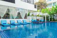 Kolam Renang Home Chic Hotel