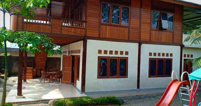 Common Space Villa Anjung Balak Puncak