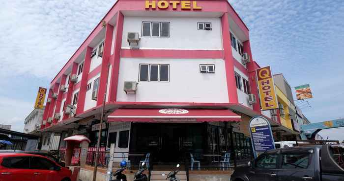 Luar Bangunan OYO 1104 Q Hotel