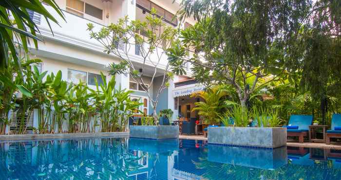 Kolam Renang Landing Zone Boutique Hotel