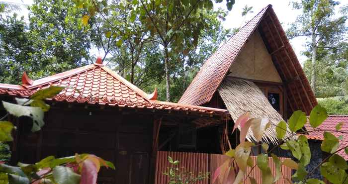 Bên ngoài 4 bedrooms at Villa Rukun Jogja