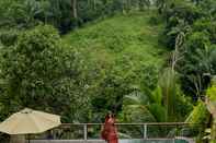 สระว่ายน้ำ Ubud Paras Villa