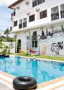 SWIMMING_POOL Pool Party Hostel