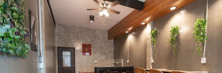 Lobi Nap Cafe Hostel