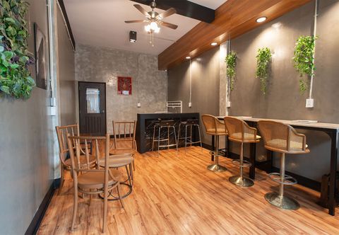 Lobi Nap Cafe Hostel