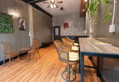 Lobi 2 Nap Cafe Hostel