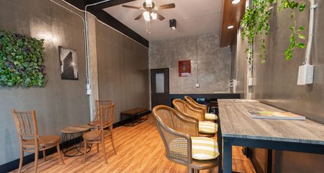 Lobi 2 Nap Cafe Hostel