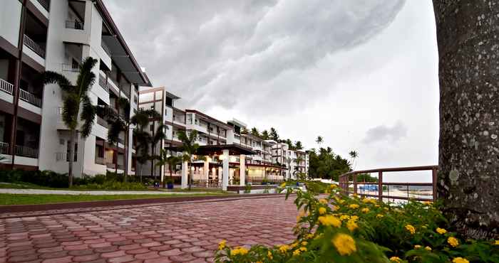 Lobby Holiday Oceanview Residences and Resort