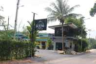 Lobi Rock Hill Beach Resort 