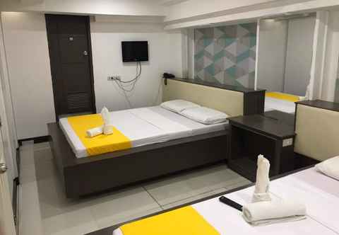 Bedroom Cosmo Hotel & Studio Suites - P.Campa very near UST