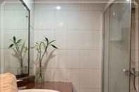 Toilet Kamar Romel Suites Baguio