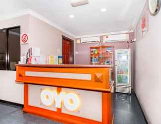 Lobi 2 SUPER OYO 472 Comfort Hotel 1