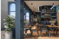 Bar, Kafe, dan Lounge Neptuna Hotel (SHA Plus+) by Maduzi