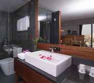 In-room Bathroom 5 City Comfort Hotel Olympic