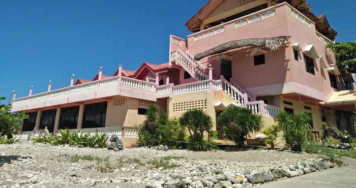 Exterior Beachview Pink Lodge