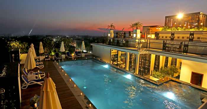 Swimming Pool HARI Residence & Spa