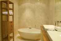 In-room Bathroom Villa Umanon