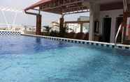 Swimming Pool 6 Ananas Family Hotel