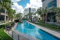 Kolam Renang Business City - Vinhome Golden River Apartment