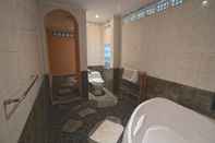 In-room Bathroom Aura Bisma Guesthouse