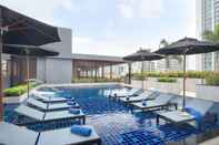 สระว่ายน้ำ Eleven Hotel Bangkok