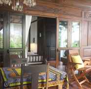 Luar Bangunan 2 Petite Cabin