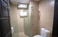 Toilet Kamar 7 MY KHE 2 DANANG SEAFRONT HOTEL