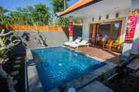 สระว่ายน้ำ Ambengan Private Villa