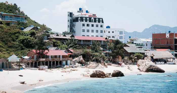 Bên ngoài Lobster Hotel