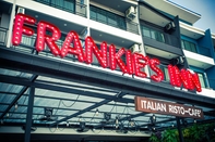 Bangunan Frankie's Inn