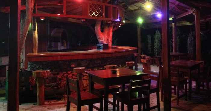 Bar, Kafe, dan Lounge Pahiluna Guesthouse