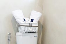 In-room Bathroom Dparagon Kusumanegara