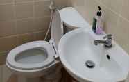 Toilet Kamar 7 John D. Staycation