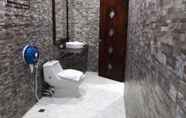 Toilet Kamar 6 Xayana Home