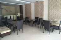 บาร์ คาเฟ่ และเลานจ์ Hotel Indah Kendari